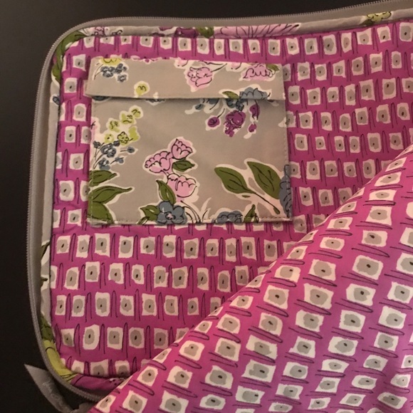 NWOT VERA BRADLEY padded laptop case - Picture 4 of 4